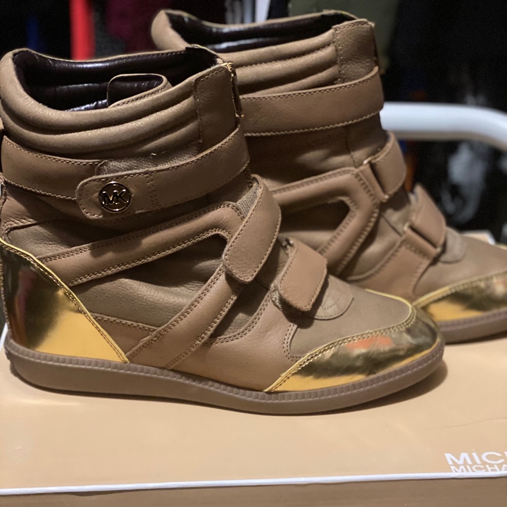 Beautiful Dark Khaki Michael Kors Leather sneakers